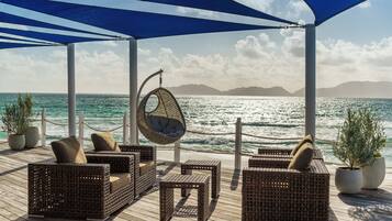 6 restaurants, breakfast, lunch, dinner served; Caribbean cuisine