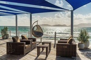 6 restaurants, breakfast, lunch, dinner served; Caribbean cuisine 