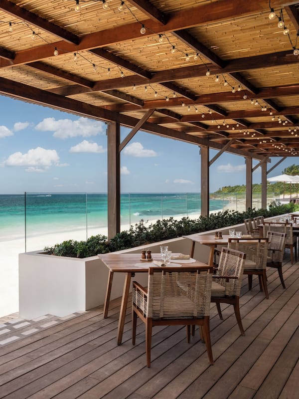 6 restaurants, breakfast, lunch, dinner served; Caribbean cuisine