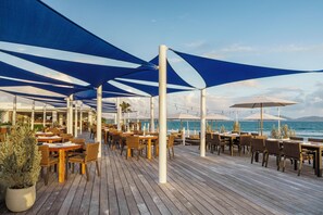 6 restaurants, breakfast, lunch, dinner served; Caribbean cuisine