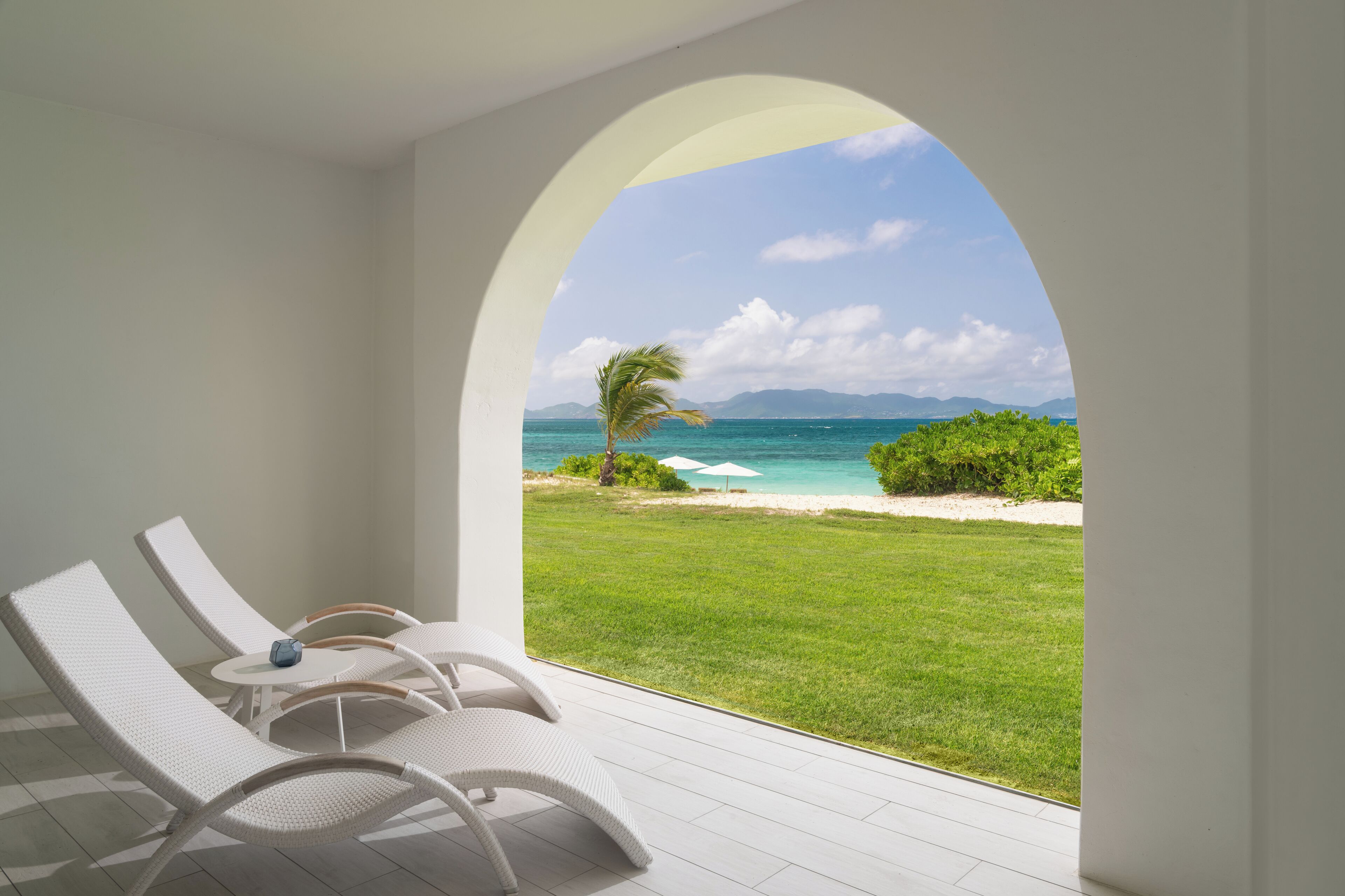 Beachfront King One Bedroom Suite at Rendezvous Beach | Terrace/patio