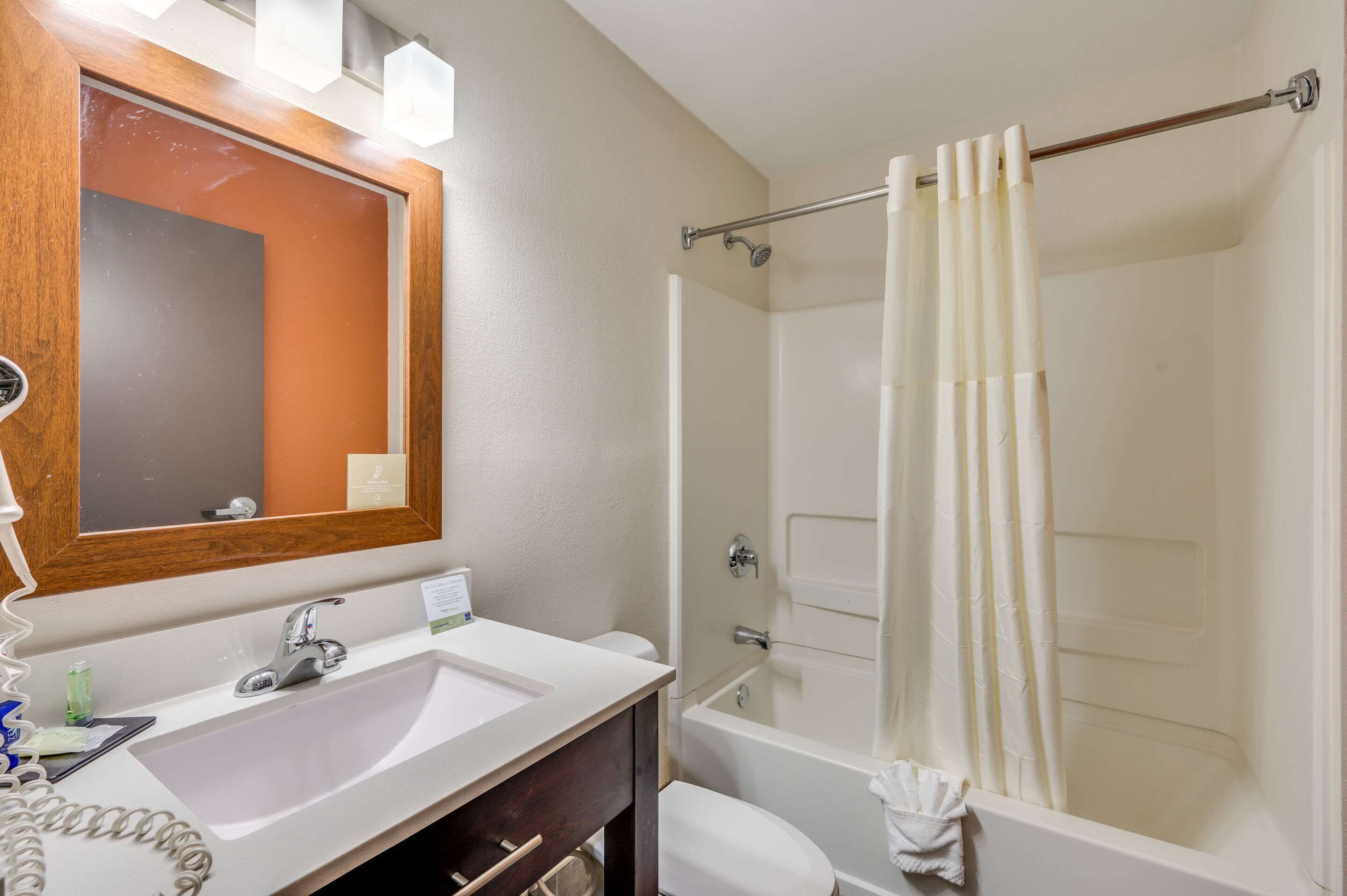 standard room, 2 queen beds, non smoking | bathroom | combined shower/bathtub, free toiletries, hair dryer, towels