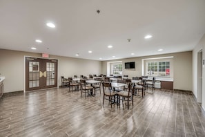 Buffet déjeuner gratuit tous les jours
