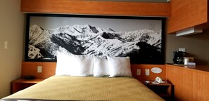 Desk, blackout drapes, free WiFi, bed sheets