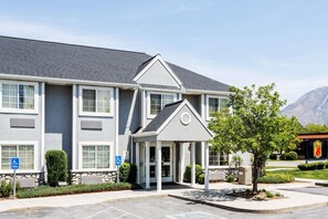 Exterior - Royal Inn (Midvale)