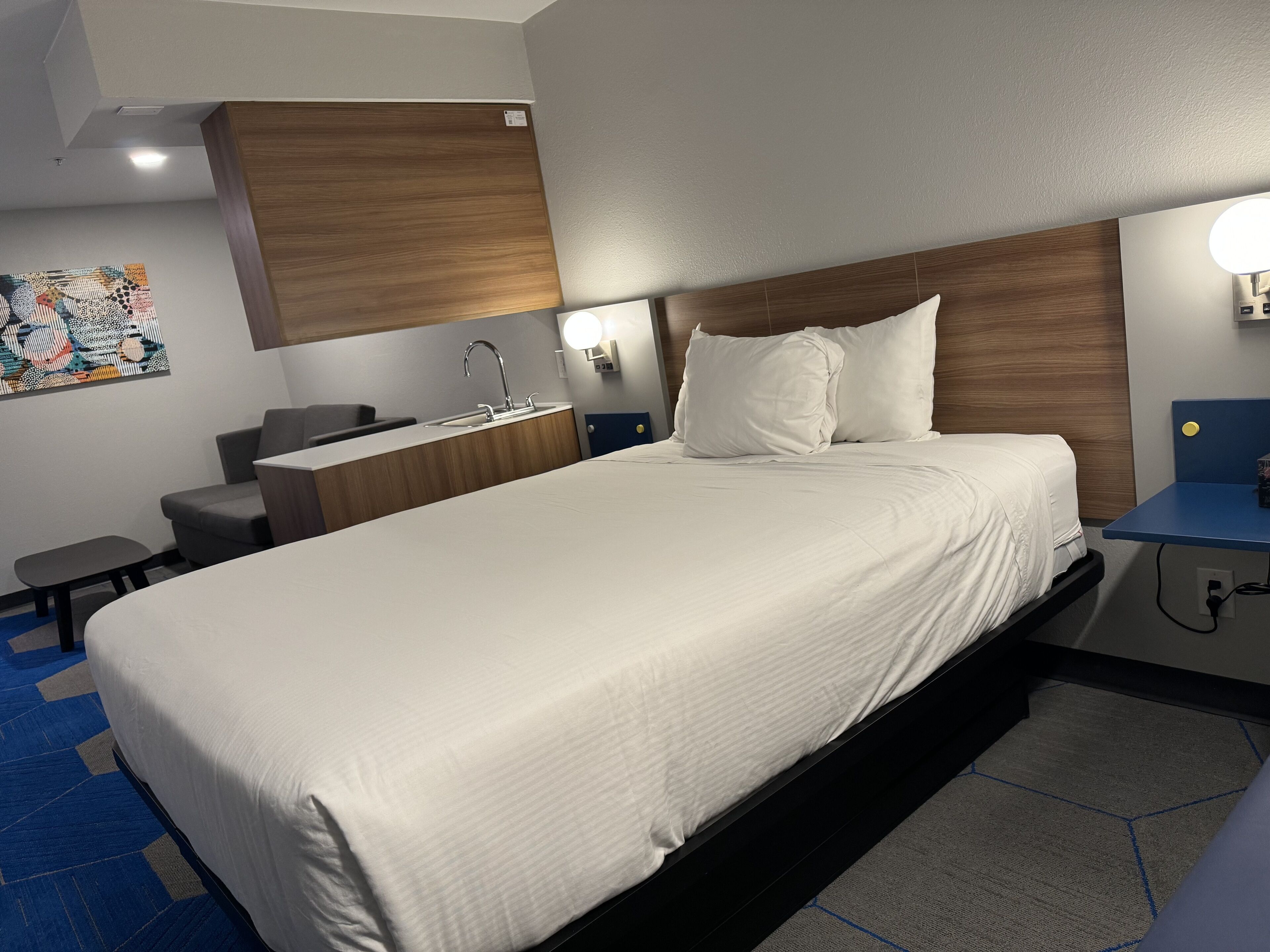 suite, 1 queen bed, non smoking | premium bedding, down duvets, desk, iron/ironing board