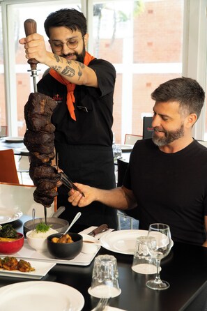 Der serveres morgenmad og aftensmad