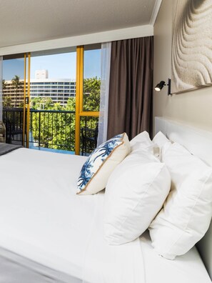Superior King Balcony Room | 1 bedroom, in-room safe, blackout drapes, iron/ironing board