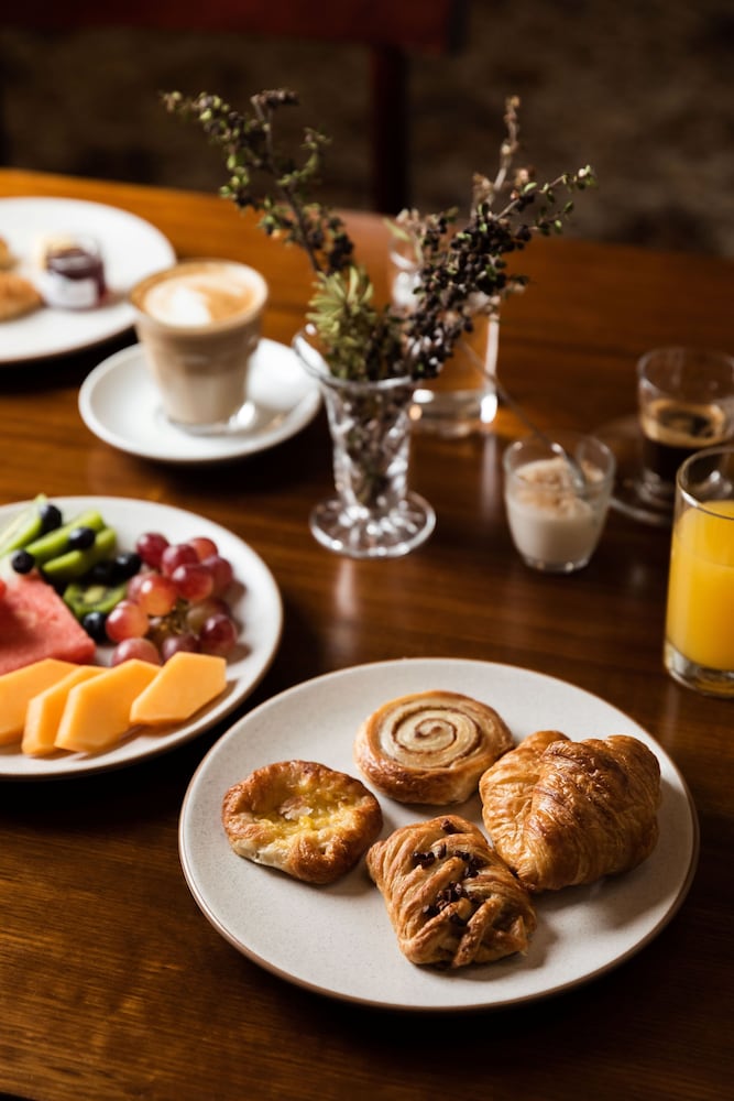 Hadley's Orient Hotel by null