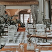 Hadley's Orient Hotel