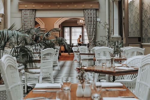 Hadley's Orient Hotel