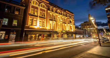 Hadley's Orient Hotel