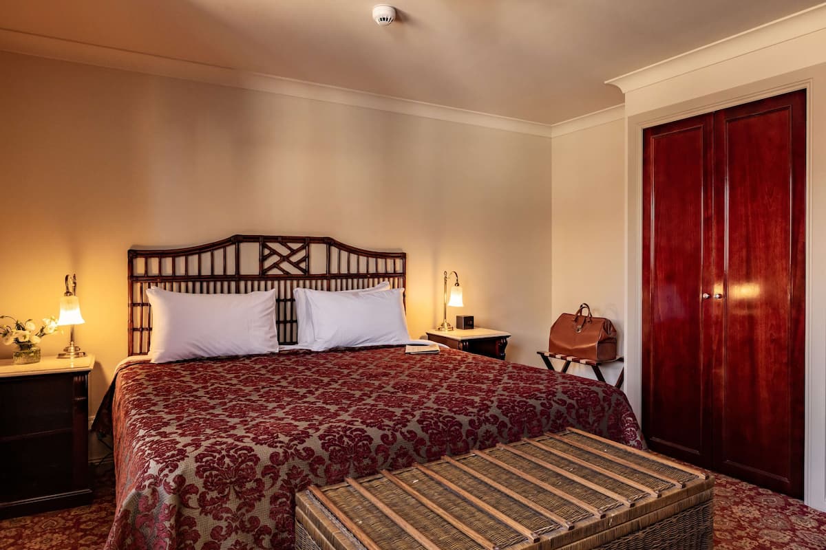 1 bedroom, premium bedding, minibar, in-room safe