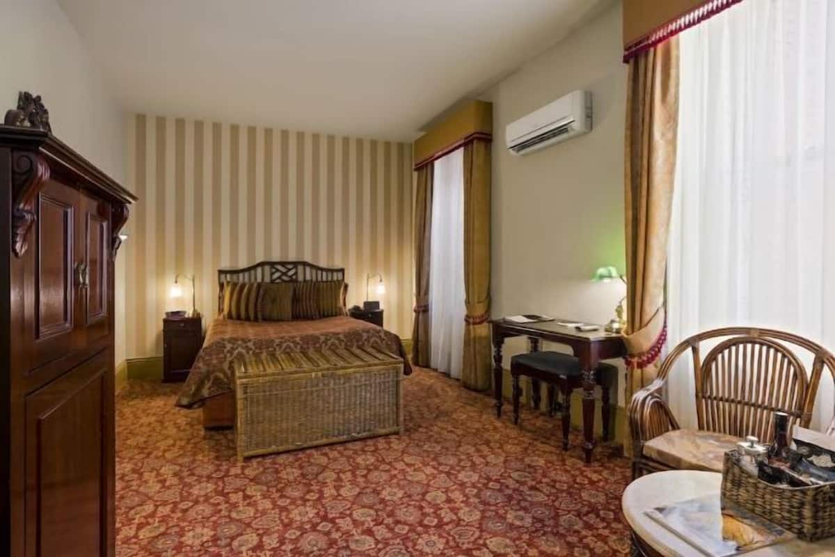 1 bedroom, premium bedding, minibar, in-room safe