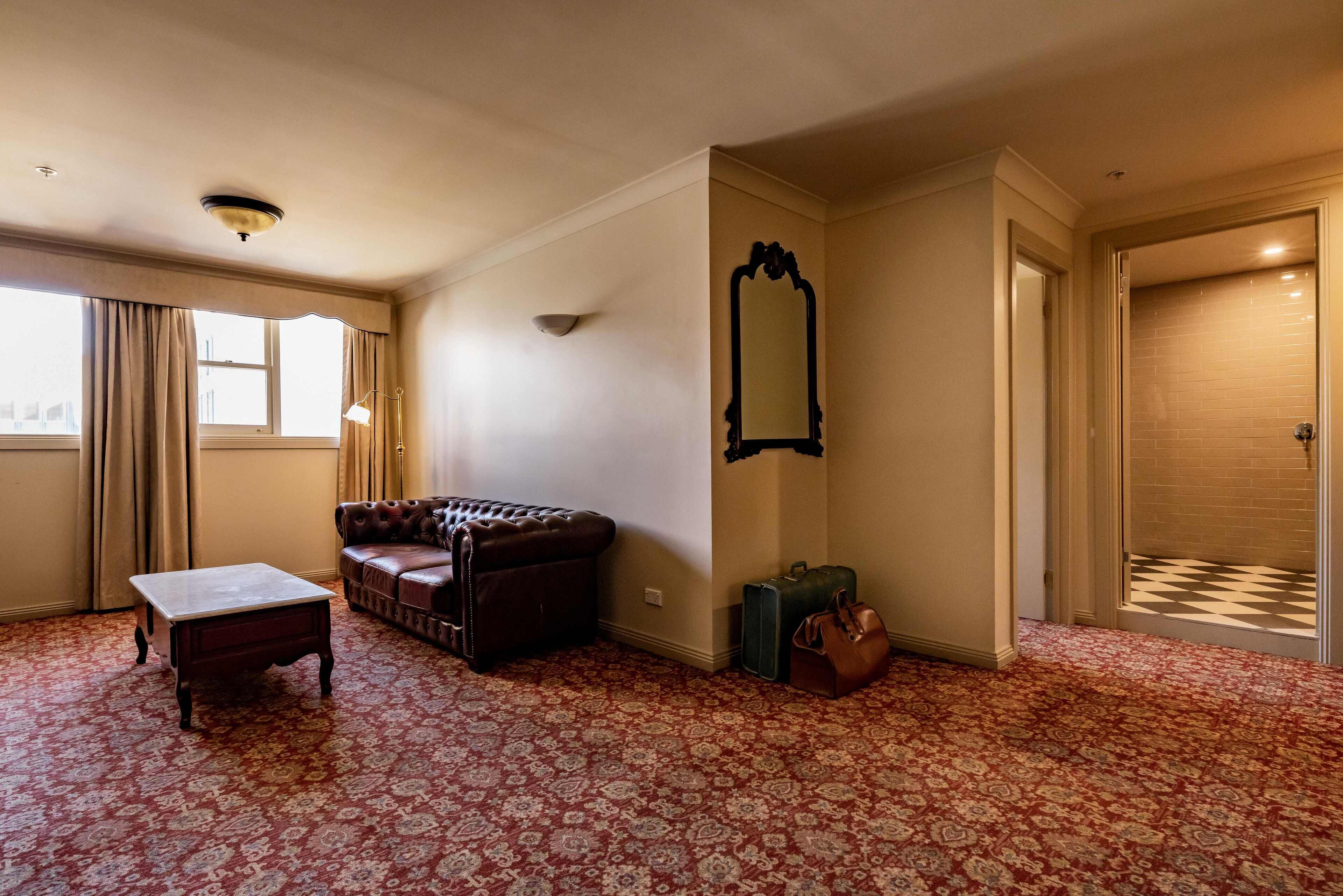 executive suite | living area | 30-inch flat-screen tv with digital channels, tv