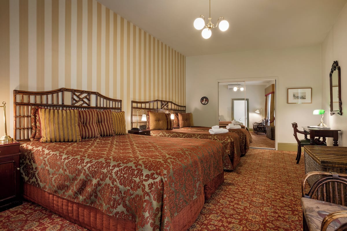 Family Room - Free High Speed WiFi | 1 bedroom, premium bedding, minibar, in-room safe