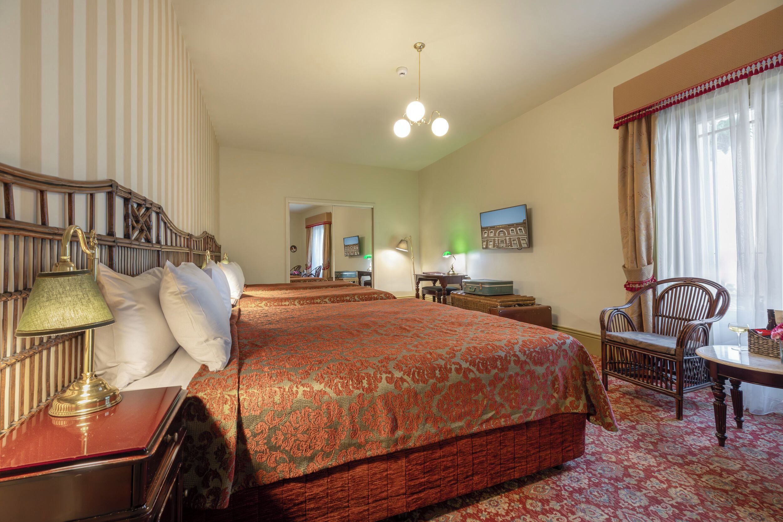 Familieværelse | Badeværelse | Designertoiletartikler, hårtørrer, håndklæder