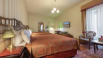 Familieværelse | Badeværelse | Designertoiletartikler, hårtørrer, håndklæder