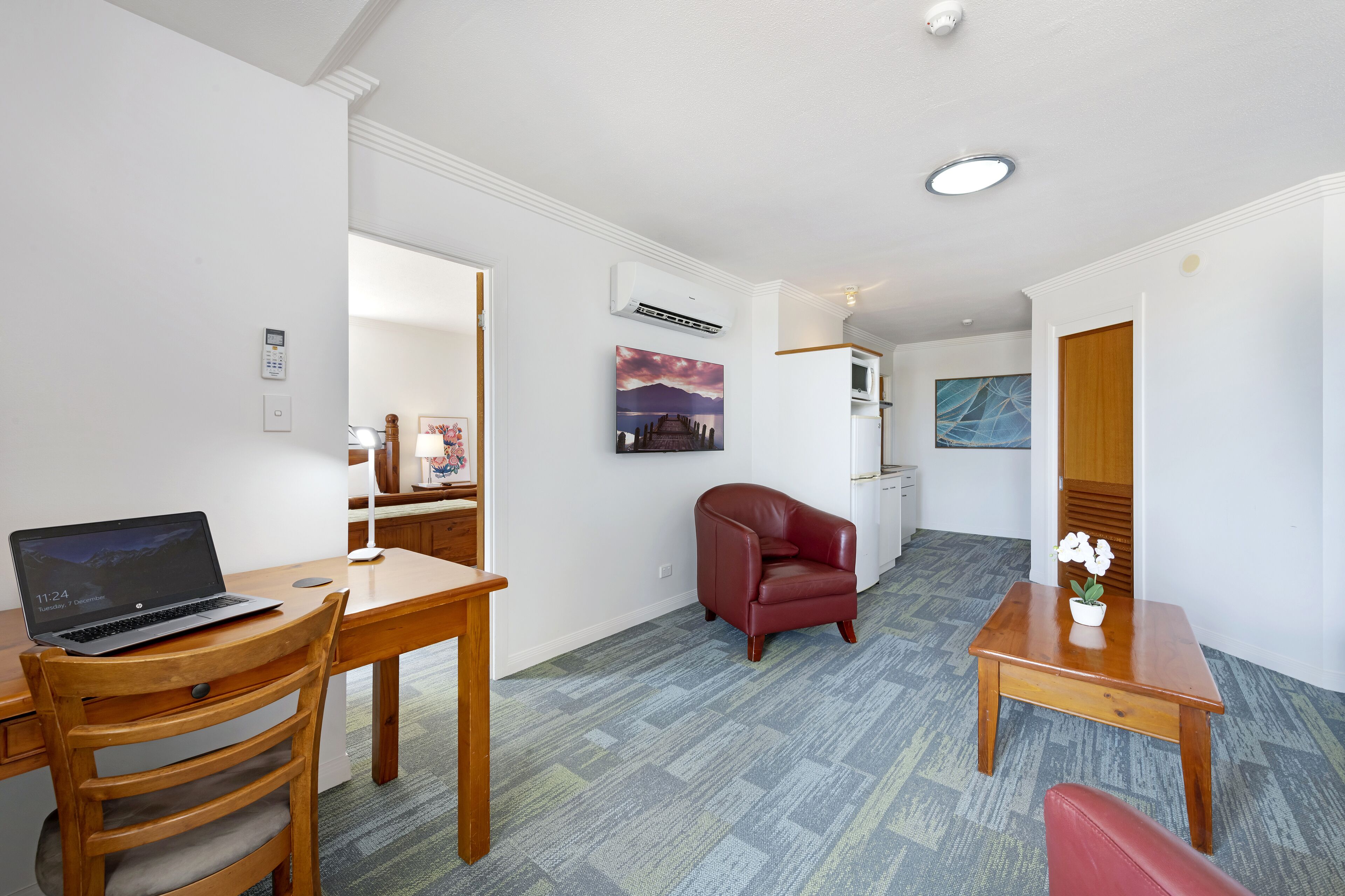 40-inch lcd tv with digital channels, tv