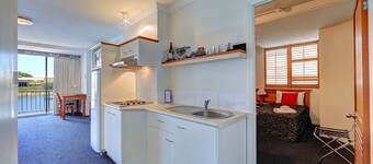 Burnett Riverside Hotel