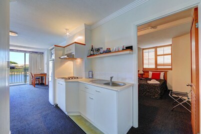 Burnett Riverside Hotel
