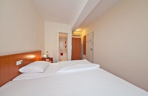 Standard Double Room | Hypo-allergenic bedding, in-room safe, desk, blackout curtains