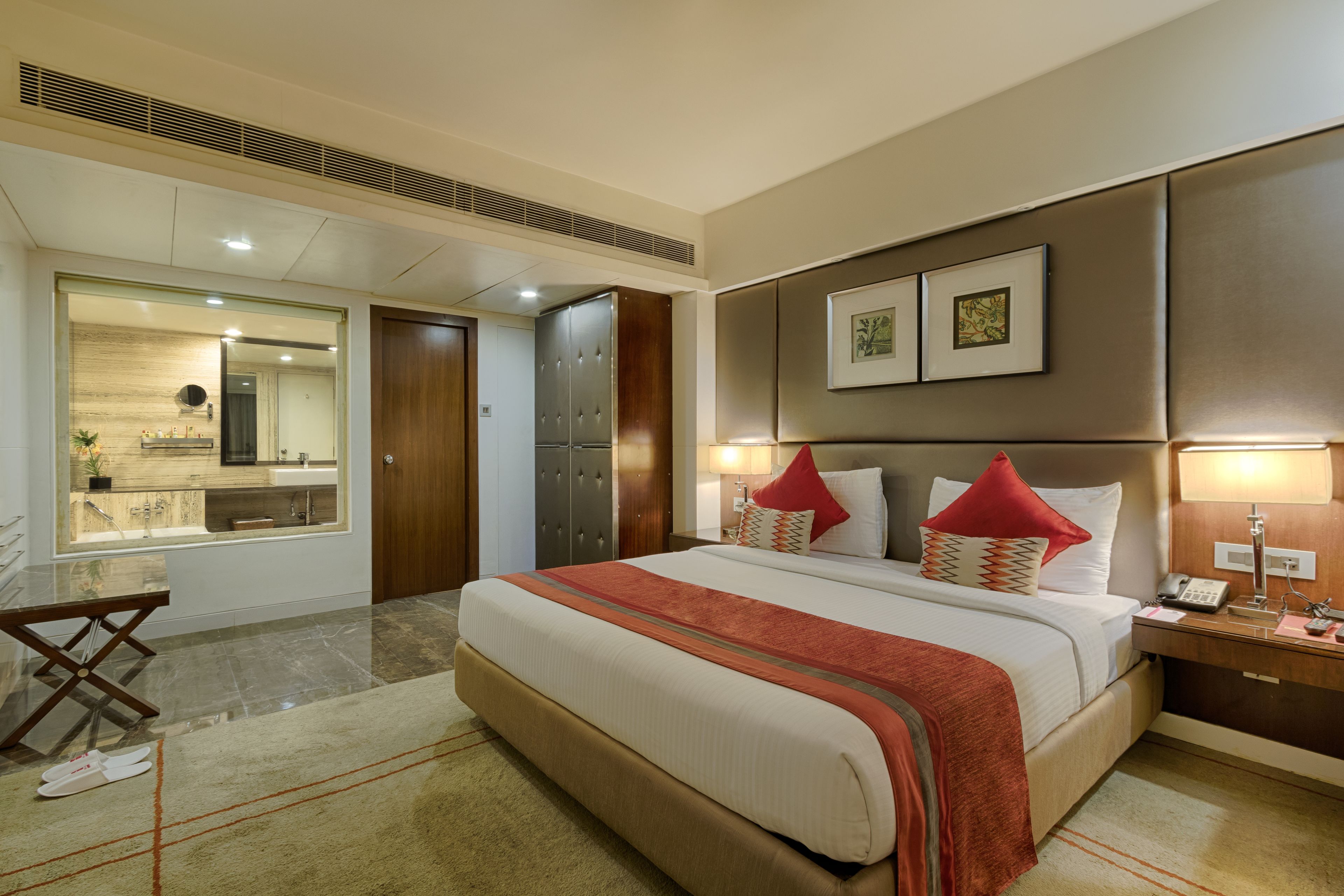 Suite, 1 King Bed, Smoking | Premium bedding, free minibar items, in-room safe, desk