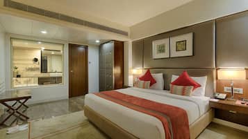 Suite, 1 trÚs grand lit, fumeurs | Literie de qualité supérieure, mini-bar avec articles gratuits