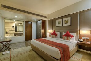 Suite, 1 King Bed, Smoking | Premium bedding, free minibar items, in-room safe, desk
