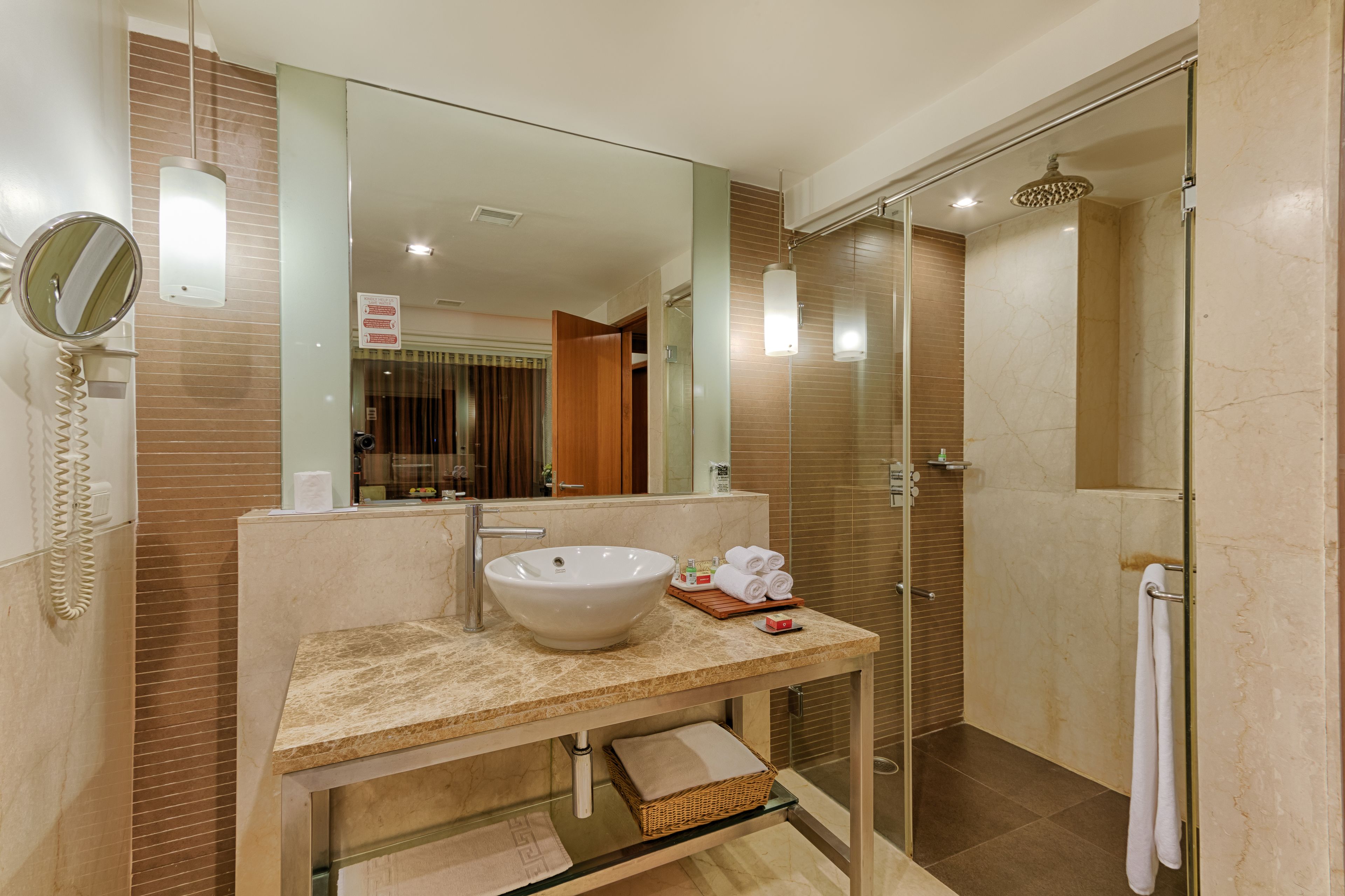 Suite, 1 letto king, fumatori | Doccia
