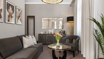 Suite, 1 Double Bed, Non Smoking | Pillowtop beds, blackout drapes, cribs/infant beds, WiFi