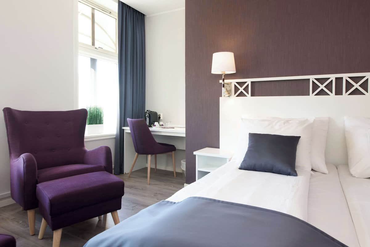 Standard Room, 1 Double Bed, Non Smoking | Pillowtop beds, blackout drapes, cribs/infant beds, WiFi