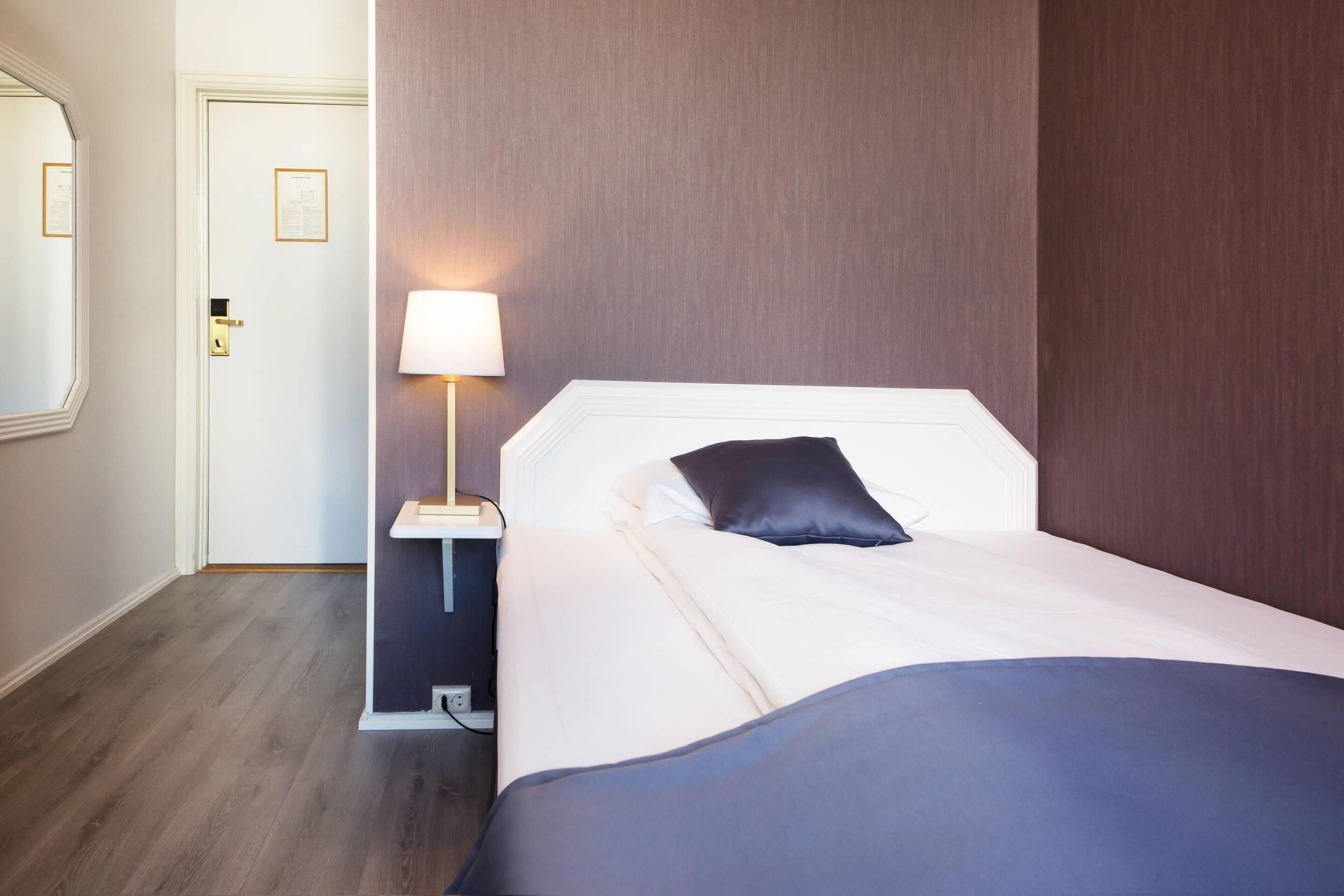 Habitación individual (Compact) | Colchones con acolchado adicional, cortinas opacas, cunas (de pago)