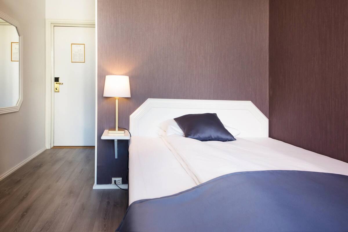 Single Room (Compact) | Pillow-top beds, blackout curtains, cots/infant beds, WiFi