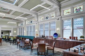 Free daily continental breakfast - Residence Inn By Marriott Cleveland Downtown (Cleveland)