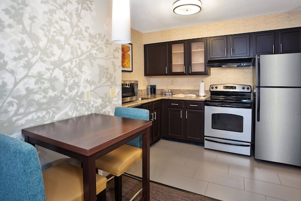 Studio suite, 1 queensize bed met slaapbank, niet-roken | Luxe beddengoed, donzen dekbedden, pillowtop-bedden, een bureau