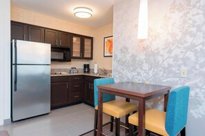 Fridge, microwave, oven, stovetop - Residence Inn By Marriott Grand Rapids West (Grandville)