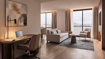 Daunenbettdecken, Minibar, Zimmersafe, Schreibtisch