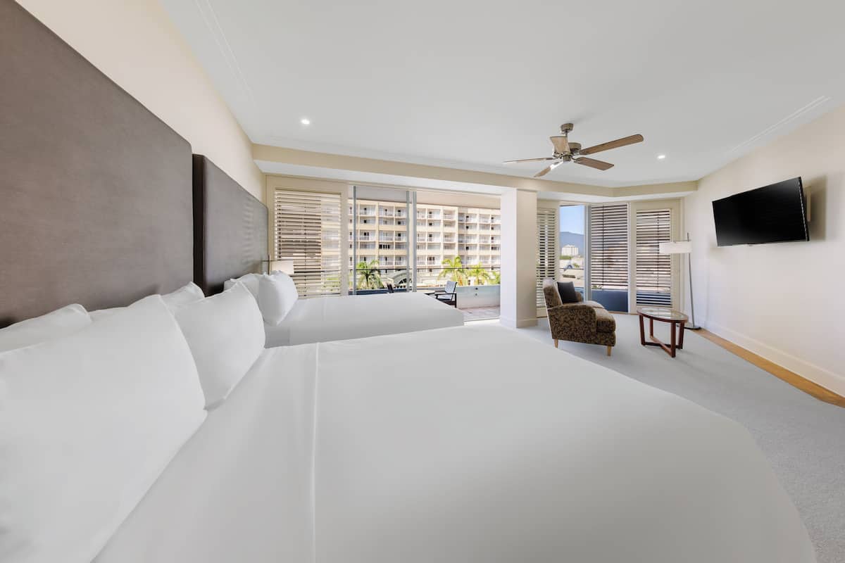 Minibar, in-room safe, desk, iron/ironing board