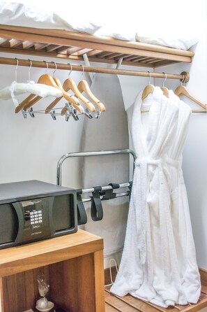 Minibar, in-room safe, desk, iron/ironing board
