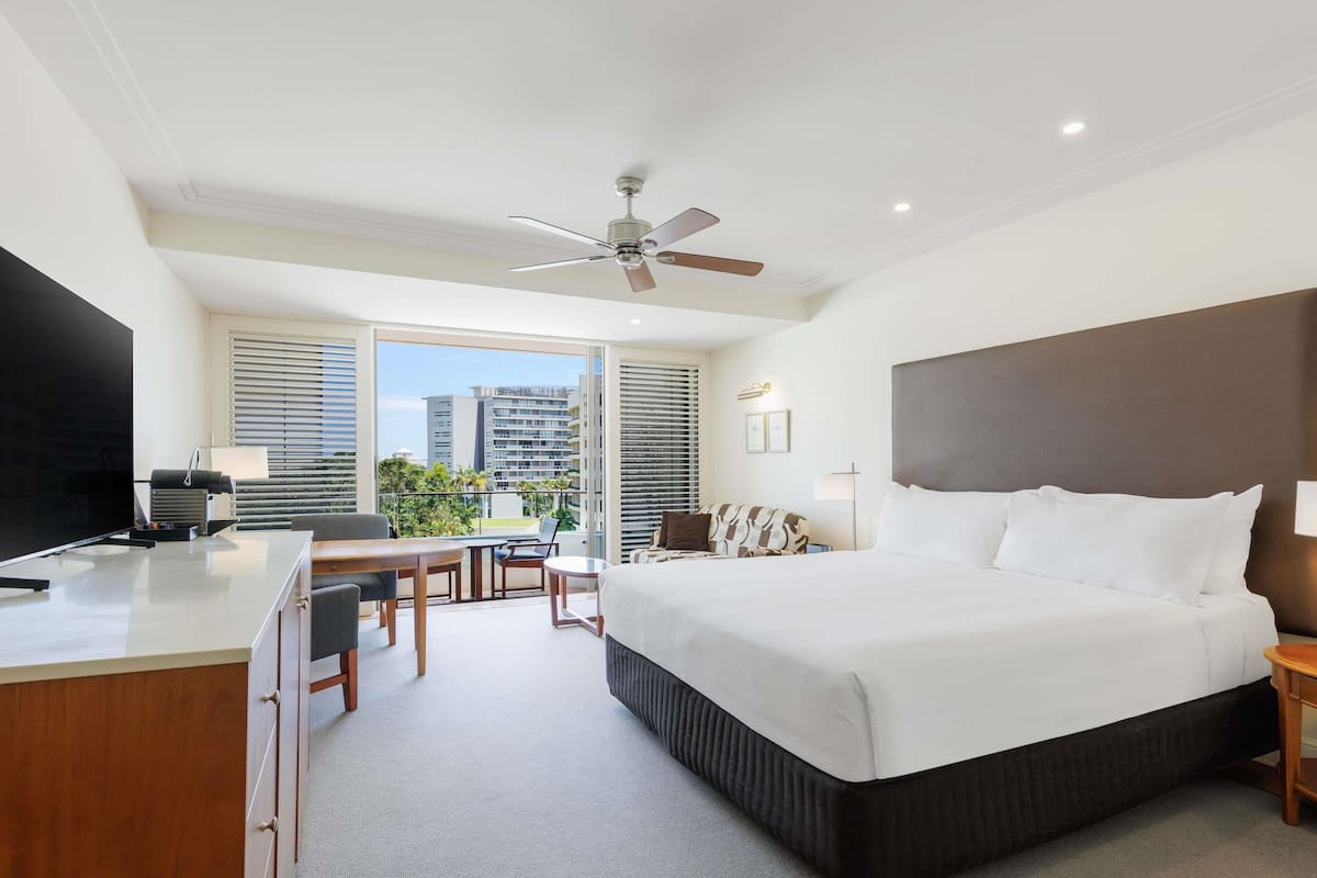 Minibar, Zimmersafe, Schreibtisch, Bügeleisen/Bügelbrett