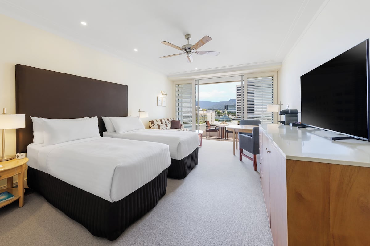 Superior room, 2 King Single Size Beds City Views with Spa Bath | Minibar, in-room safe, desk, iron/ironing board