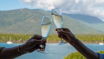 Minibar, in-room safe, desk, iron/ironing board