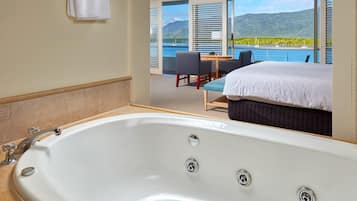 Suíte júnior, 1 cama King | Frigobar, cofres nos quartos, escrivaninha