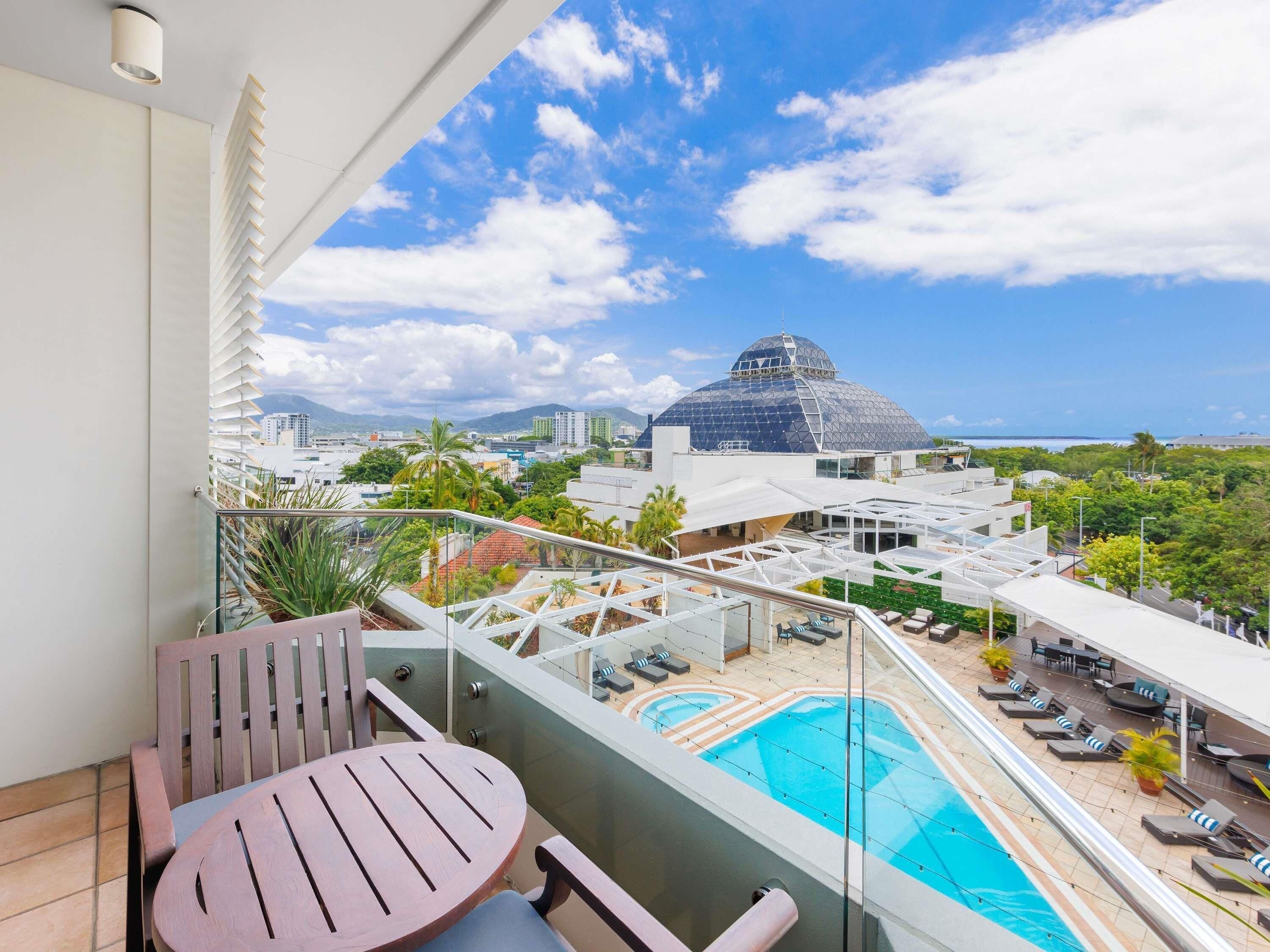 Minibar, in-room safe, desk, iron/ironing board