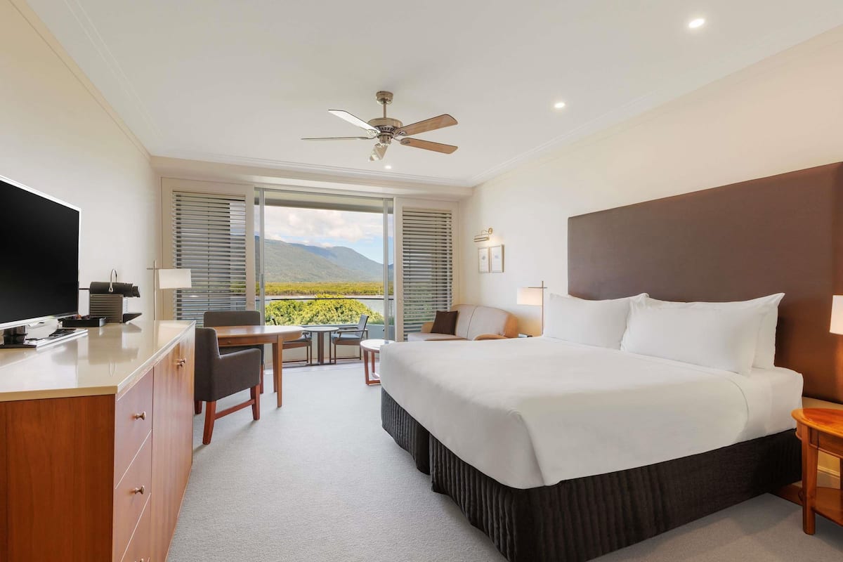 Premium Deluxe King Room, Water Views, 1 king bed with single spa bath | Minibar, in-room safe, desk, iron/ironing board