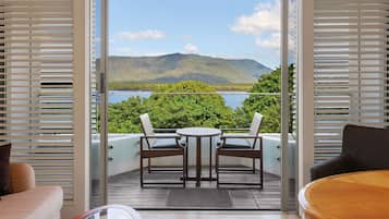 Minibar, in-room safe, desk, iron/ironing board