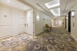 Minibar, in-room safe, desk, iron/ironing board