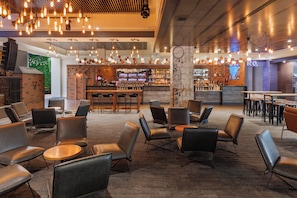 3 bars/lounges