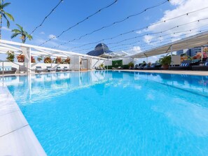 Outdoor pool, open 6:30 AM to 10:00 PM, free cabanas, sun loungers